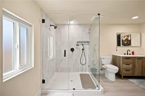 Bath - 2245 Pine Ave, Long Beach, CA 90806 photo 5 of 7