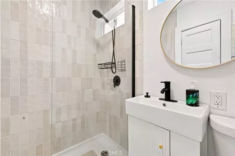 Bath - 2245 Pine Ave, Long Beach, CA 90806 photo 6 of 7