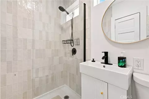 Bath - 2245 Pine Ave, Long Beach, CA 90806 photo 2 of 7