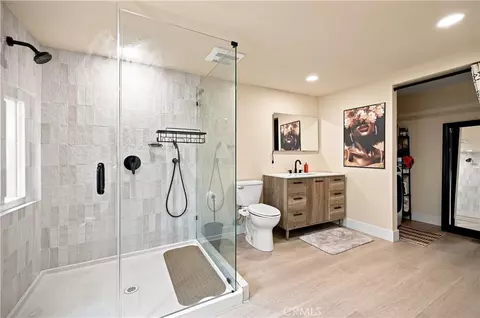 Bath - 2245 Pine Ave, Long Beach, CA 90806 photo 1 of 7