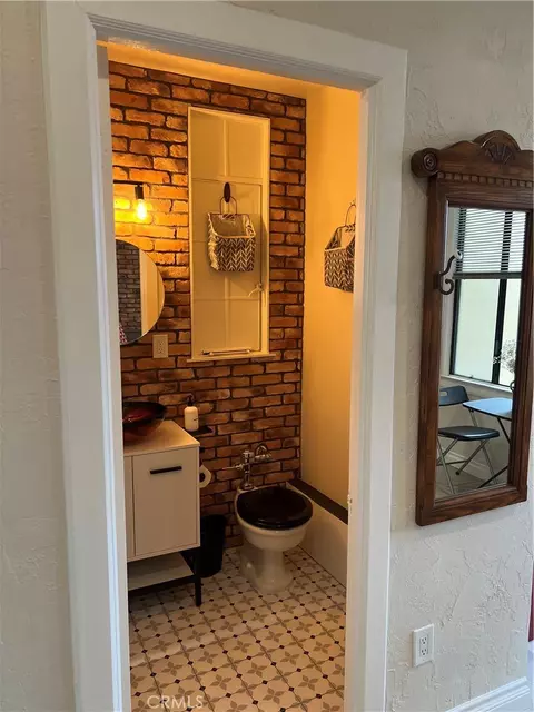 Bath - 315 W 3rd #5A, Long Beach, CA 90802 photo 1 of 2