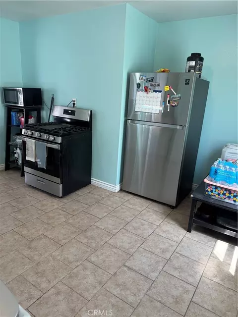 Kitchen - 940 W Magnolia, Compton, CA 90220 photo 3 of 3