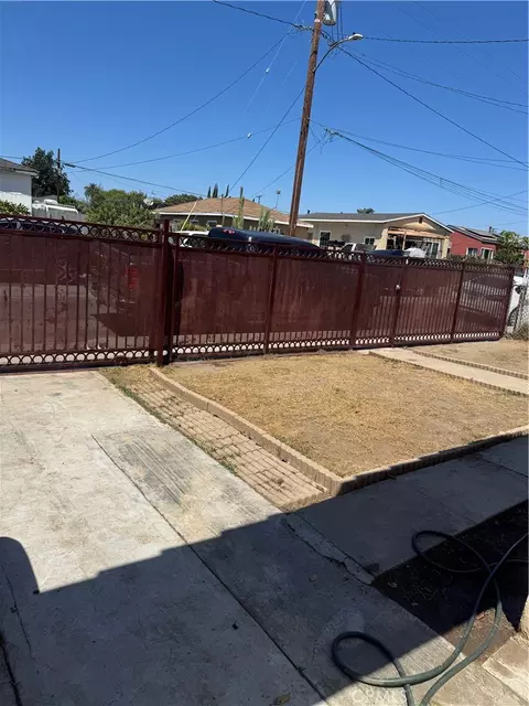 Exterior - 940 W Magnolia, Compton, CA 90220 photo 6 of 7
