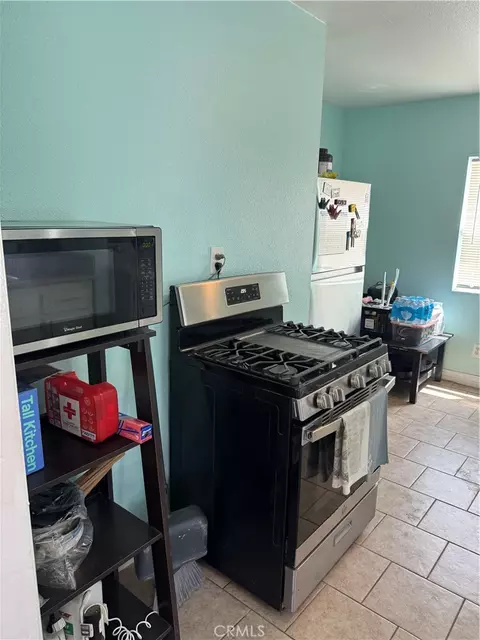 Kitchen - 940 W Magnolia, Compton, CA 90220 photo 1 of 3