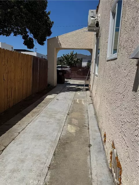 Exterior - 940 W Magnolia, Compton, CA 90220 photo 5 of 7