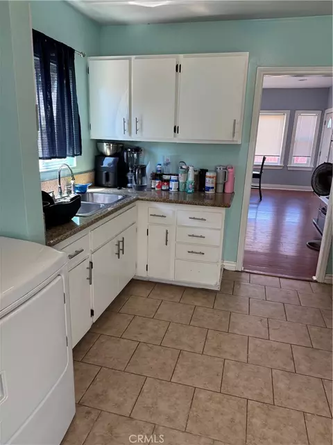 Kitchen - 940 W Magnolia, Compton, CA 90220 photo 2 of 3