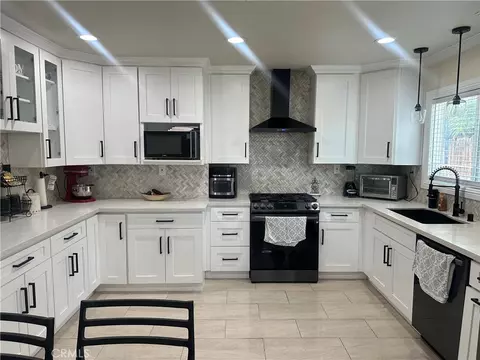 Kitchen - 940 Park Ave, Perris, CA 92570 photo 1 of 9