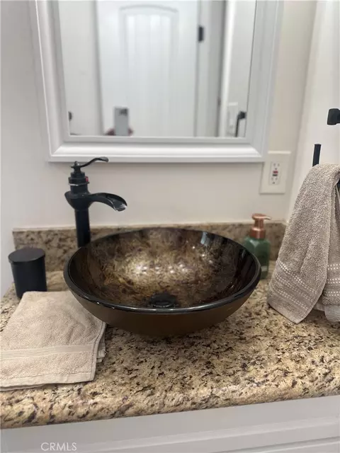 Bath - 940 Park Ave, Perris, CA 92570 photo 3 of 5