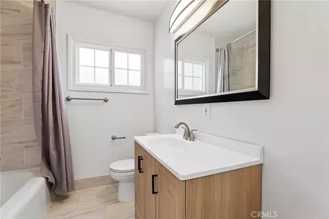 Bath - 3672 Hackett, Long Beach, CA 90808 photo 2 of 3