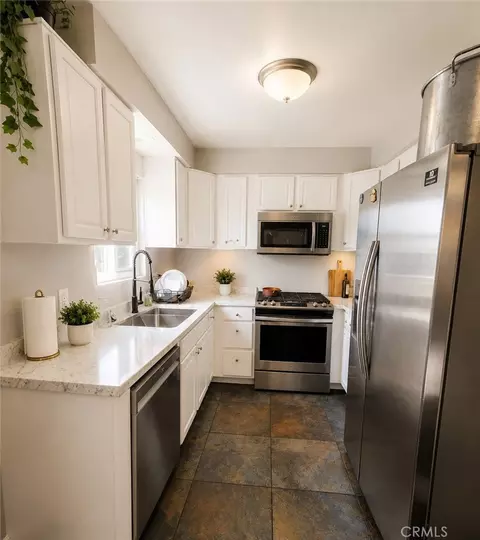 Kitchen - 1805 E 6th, Long Beach, CA 90802 photo 3 of 3