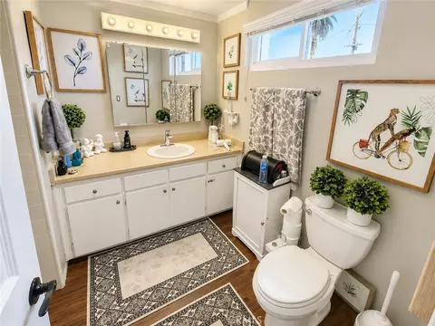 Bath - 1805 E 6th, Long Beach, CA 90802 photo 2 of 5