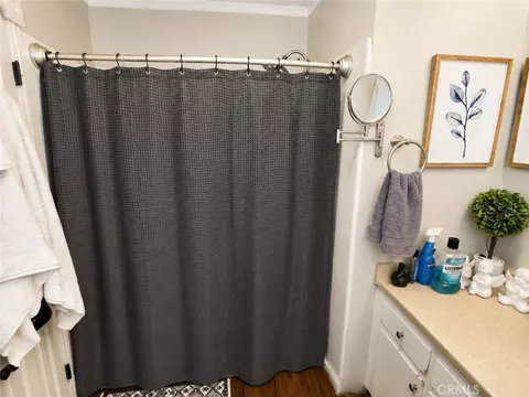 Bath - 1805 E 6th, Long Beach, CA 90802 photo 4 of 5