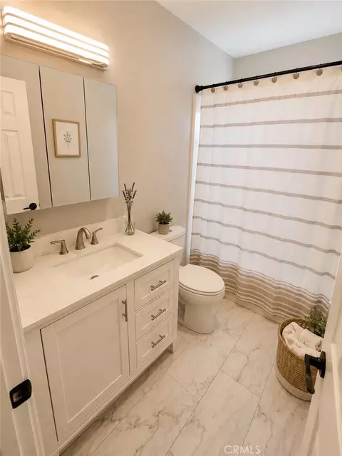 Bath - 1805 E 6th, Long Beach, CA 90802 photo 1 of 5