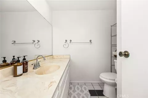 Bath - 320 W 220th UNIT 4, Carson, CA 90745 photo 2 of 4