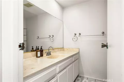 Bath - 320 W 220th UNIT 4, Carson, CA 90745 photo 1 of 4