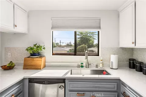 Kitchen - 320 W 220th UNIT 4, Carson, CA 90745 photo 4 of 4