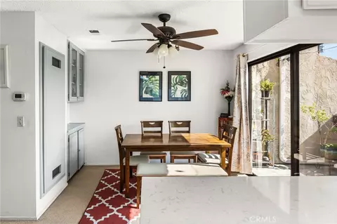 Dining - 320 W 220th UNIT 4, Carson, CA 90745 photo 2 of 3