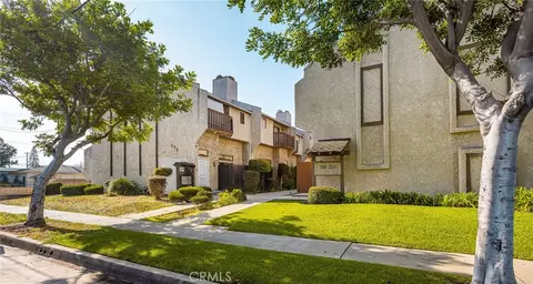 Exterior - 320 W 220th UNIT 4, Carson, CA 90745 photo 1 of 9