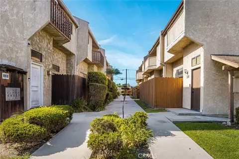 Exterior - 320 W 220th UNIT 4, Carson, CA 90745 photo 2 of 9