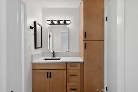 Bath - 648 Coronado, Long Beach, CA 90814 photo 1 of 5
