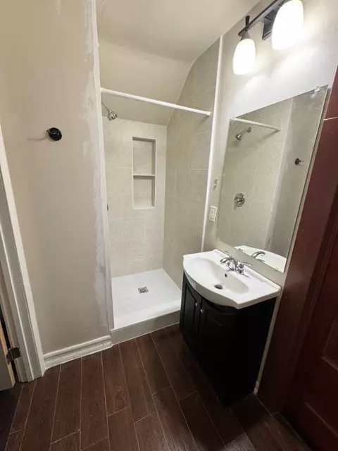 Bath - 4174 El Dorado, Riverside, CA 92501 photo 2 of 3