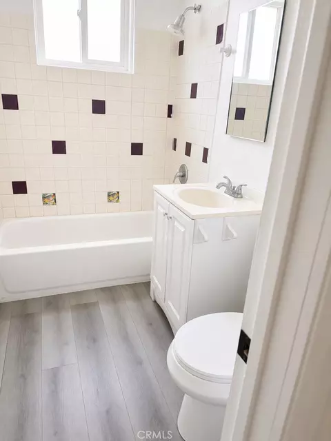 Bath - 4057 Fort, Riverside, CA 92509 photo 2 of 2