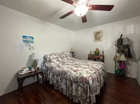 Bedroom - 1035 E Appleton St #2, Long Beach, CA 90802 photo 2 of 3