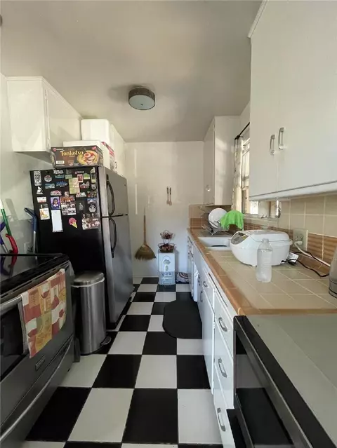 Kitchen - 1035 E Appleton St #2, Long Beach, CA 90802 photo 1 of 1