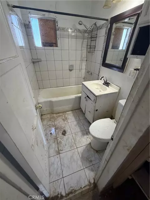 Bath - 529 E 224th St, Carson, CA 90745 photo 1 of 1