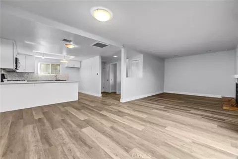 Living - 1509 Prospect Ave UNIT B, Placentia, CA 92870 photo 2 of 6