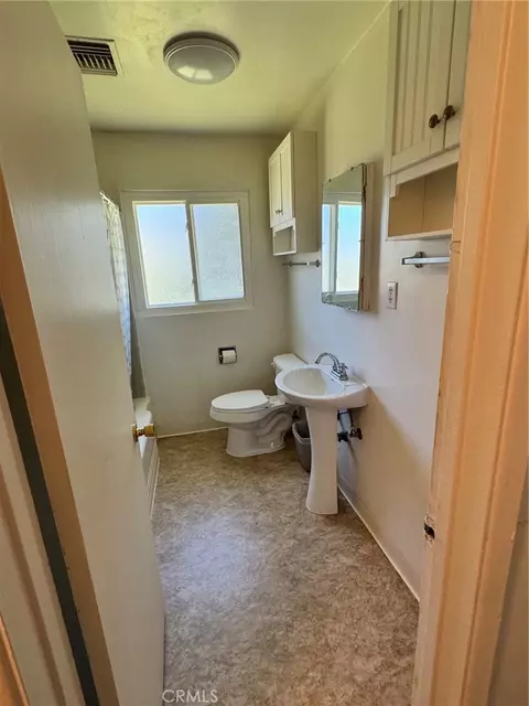 Bath - 517 Lemon, Redlands, CA 92374 photo 1 of 4