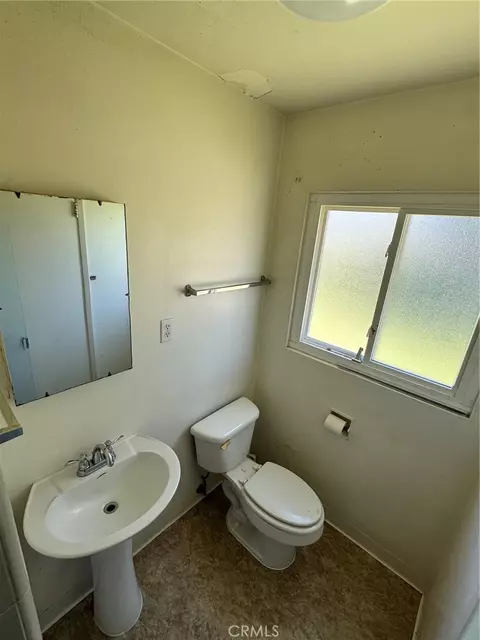 Bath - 517 Lemon, Redlands, CA 92374 photo 4 of 4