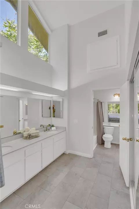 Bath - 247 Pineview, Irvine, CA 92620 photo 4 of 6
