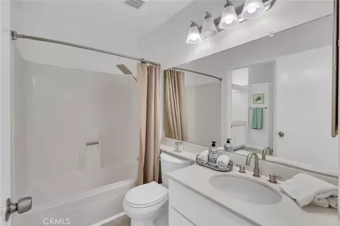 Bath - 247 Pineview, Irvine, CA 92620 photo 5 of 6