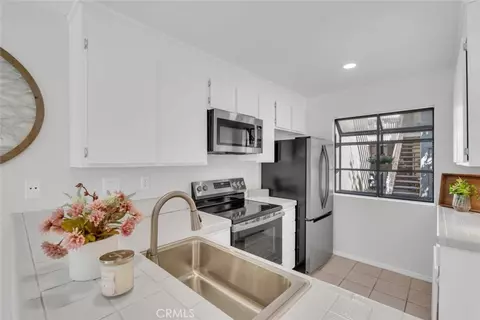Kitchen - 247 Pineview, Irvine, CA 92620 photo 2 of 4