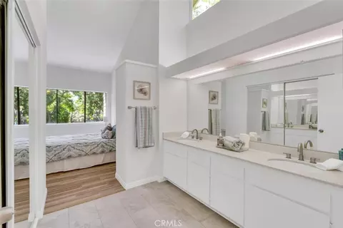 Bath - 247 Pineview, Irvine, CA 92620 photo 3 of 6