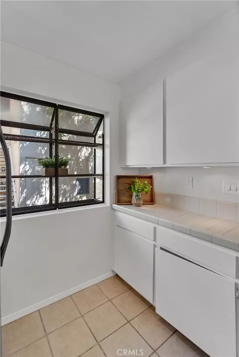 Kitchen - 247 Pineview, Irvine, CA 92620 photo 3 of 4