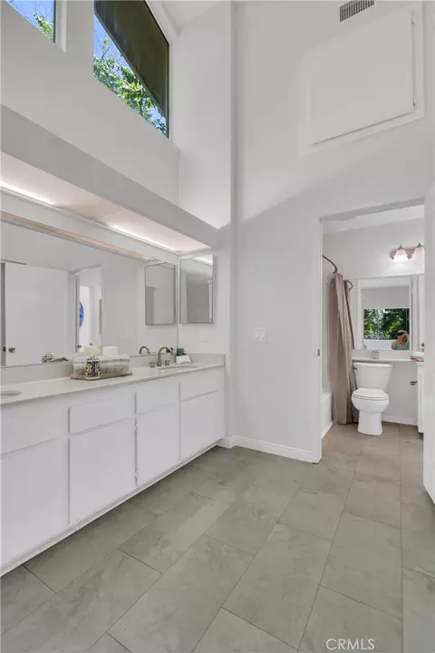 Bath - 247 Pineview, Irvine, CA 92620 photo 6 of 6