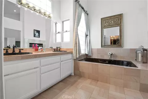 Bath - 4701 Myra Ave, Cypress, CA 90630 photo 3 of 4