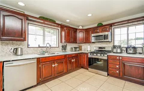 Kitchen - 1800 E Hardwick, Long Beach, CA 90807 photo 5 of 6
