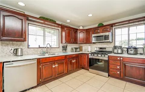 Kitchen - 1800 E Hardwick, Long Beach, CA 90807 photo 3 of 6