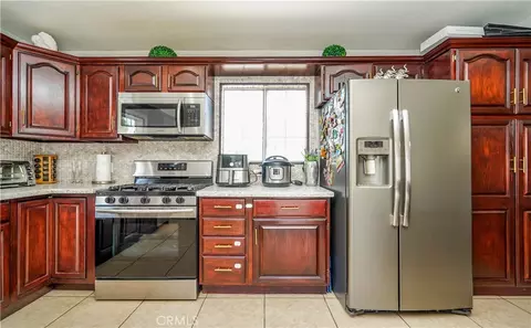 Kitchen - 1800 E Hardwick, Long Beach, CA 90807 photo 6 of 6
