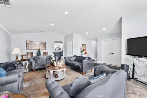 Living - 18657 Niles, Hesperia, CA 92345 photo 3 of 5