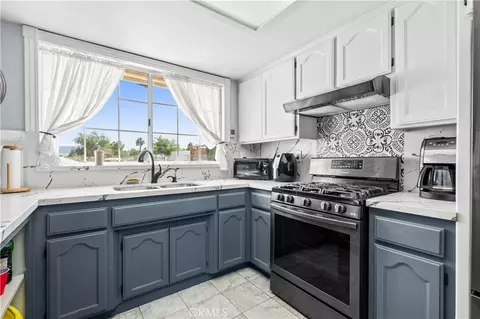 Kitchen - 18657 Niles, Hesperia, CA 92345 photo 4 of 5