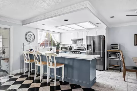 Kitchen - 18657 Niles, Hesperia, CA 92345 photo 1 of 5
