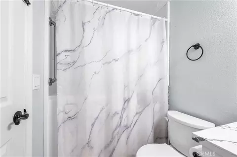 Bath - 18657 Niles, Hesperia, CA 92345 photo 2 of 4