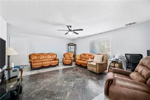Living - 18657 Niles, Hesperia, CA 92345 photo 4 of 5