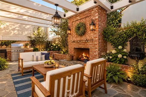 Exterior - 33 Palermo Walk, Long Beach, CA 90803 photo 5 of 6