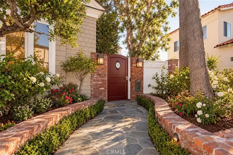 Exterior - 33 Palermo Walk, Long Beach, CA 90803 photo 2 of 6