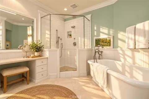 Bath - 33 Palermo Walk, Long Beach, CA 90803 photo 2 of 3
